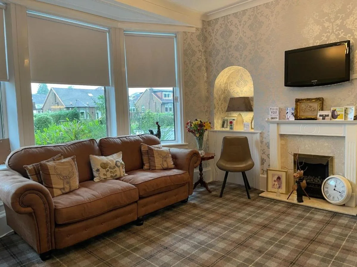 Guest lounge with fireplace